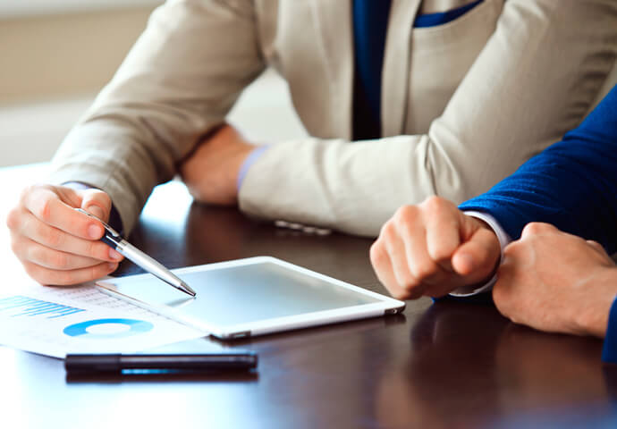 Man signing a commercial lease contract - http://www.tatonkare.com/